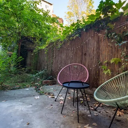 Bpr Oaktree With Small Garden * Budapest