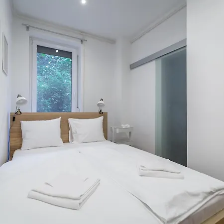 Apartman Bpr Oaktree With Small Garden Budapest