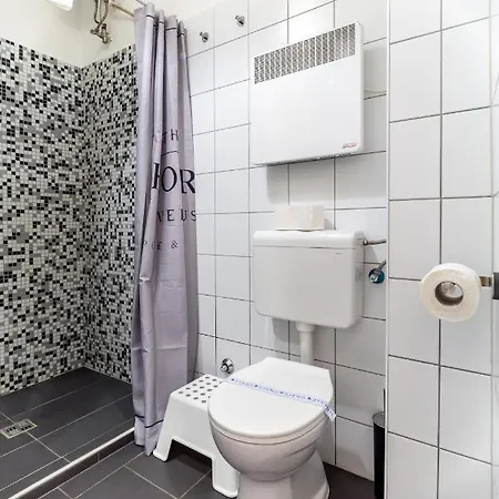 Bpr Oaktree With Small Garden * Budapest